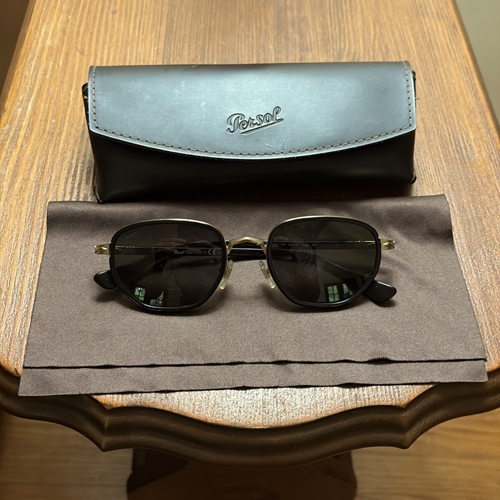 Persol sunglasses. Made in Italy, polarized lenses. Very are sleek and sexy. - Picture 2 of 5